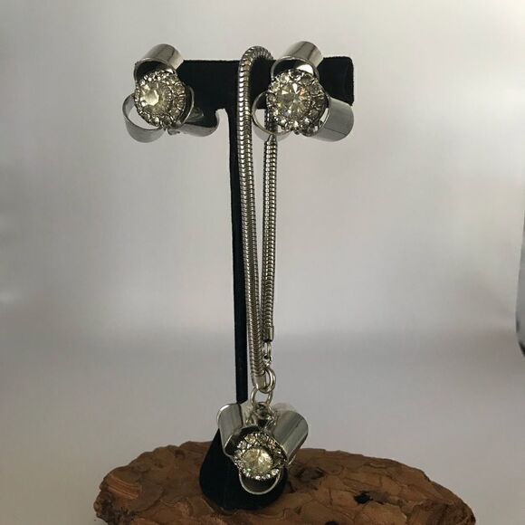 Germany made vintage chunky charm bracelet with clip on earrings. - Picture 7 of 10